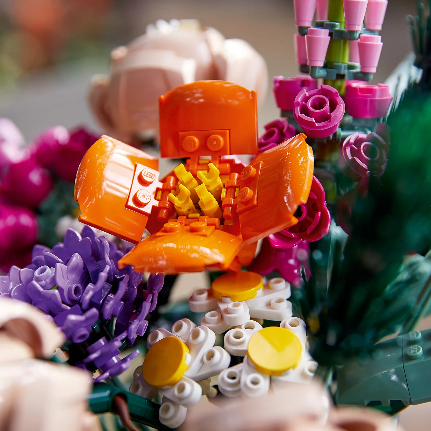 LEGO® Icons Flower Bouquet - 10280 - Image 3